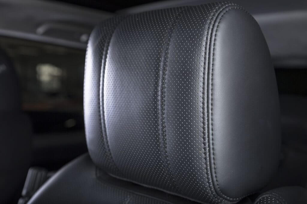 appuie-tête-cuir-voiture