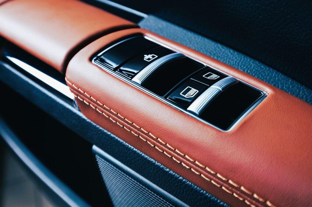 habillage-porte-cuir-voiture-haut-gamme