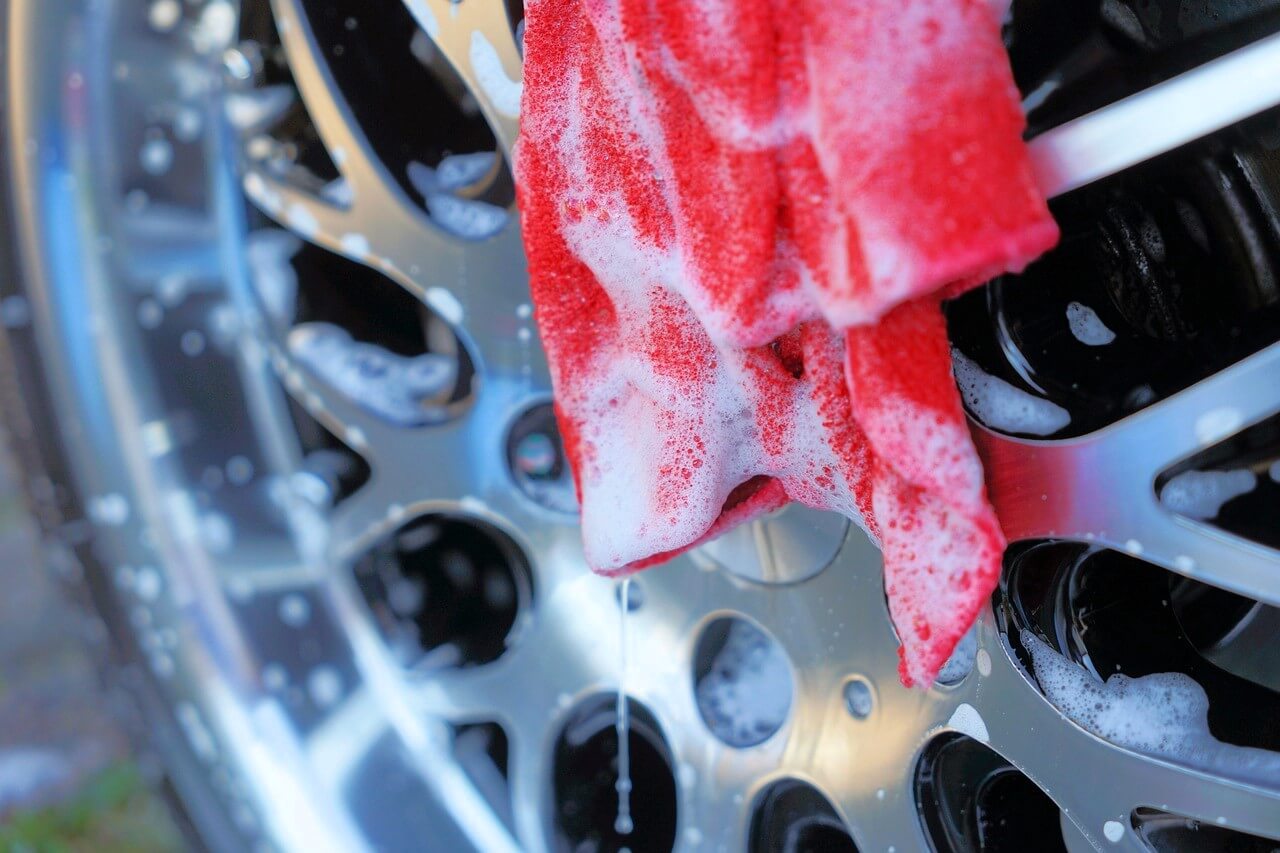 lavage-roues-jantes-voiture lavage-roues-jantes-voiture